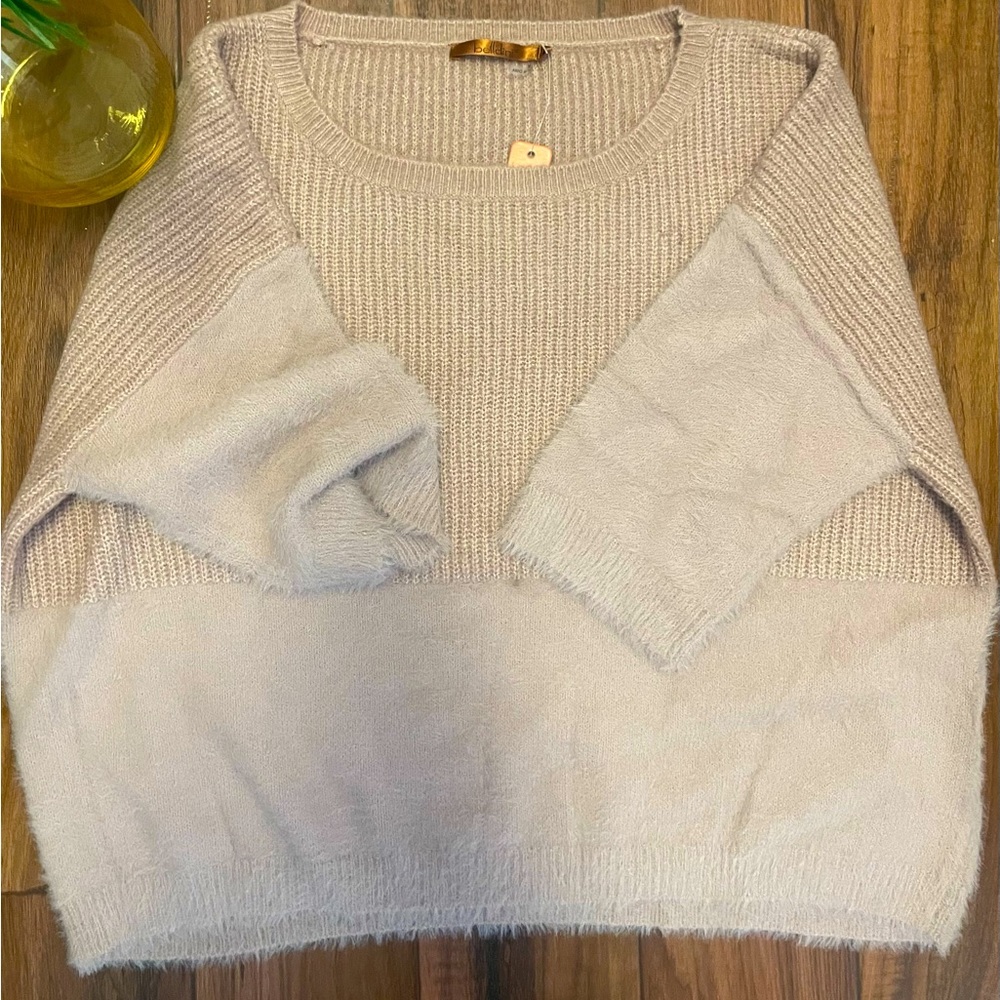 ***BRAND NEW***Fluffy & Soft Short Sleeve Sweater SZ Large